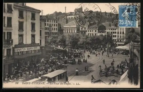 AK Saint-Étienne, La Place du Peuple animée avec tramway et foule