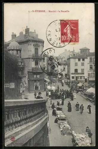 AK St-Étienne, Marché à la Ferraille avec foule animée et bâtiments historiques