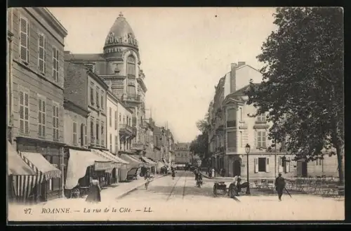 AK Roanne, La rue de la Côte avec boutiques et passants