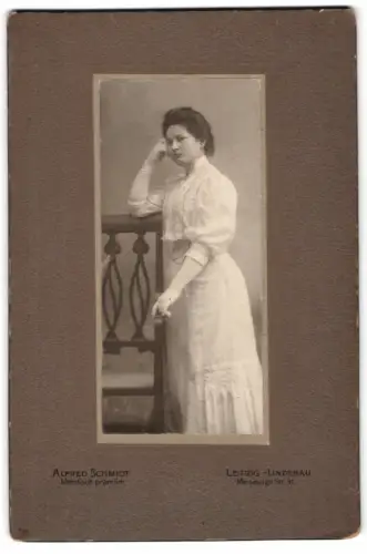 Fotografie Alfred Schmidt, Leipzig-Lindenau, Merseburger Str. 31, Frau in eleganter Pose