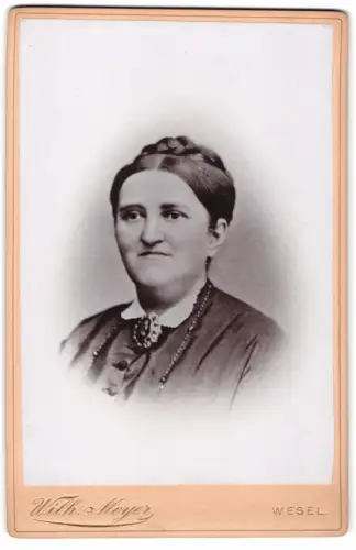 Fotografie Wilh. Meyer, Wesel, Porträt einer Dame