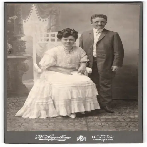 Fotografie H. Liggelkow, Hoya / Weser, Langestr. 125, Paarporträt im Atelier