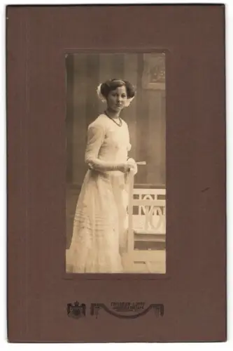 Fotografie Friedrich Looff, Weinböhla-Dresden, Goethe Str. 27, Junge Frau im weissen Kleid