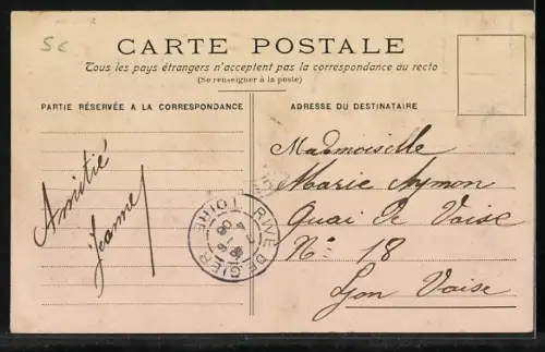 AK Rive-de-Gier, Rue Sadi-Carnot avec passants et rails de tramway