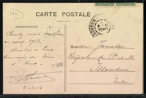 AK Saint-Bonnet-le-Courreau, Rue principale avec bâtiments en pierre et passants