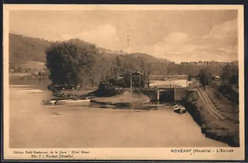 AK Novéant /Moselle, L`Écluse et paysage fluvial paisible