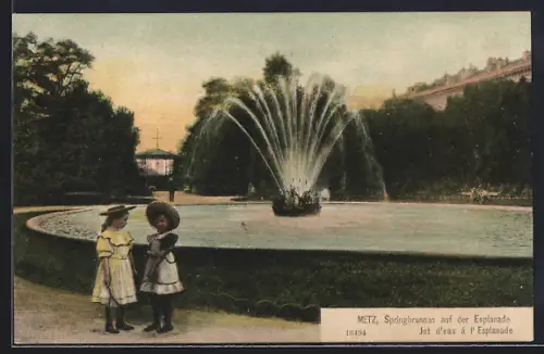 AK Metz, Jet d`eau à l`Esplanade avec enfants au premier plan