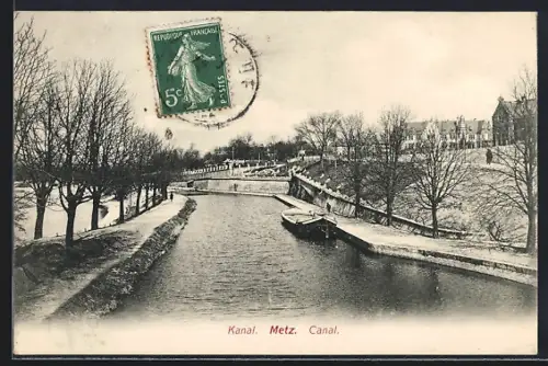 AK Metz, Canal avec péniche et arbres en hiver
