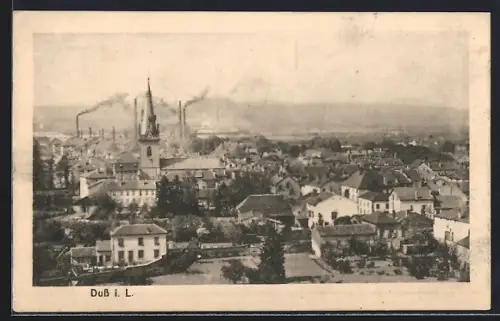 AK Duss i. L., Vue sur la ville avec église et cheminées industrielles en arrière-plan