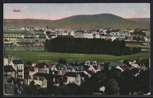 AK Metz, Vue panoramique de la ville avec colline en arrière-plan