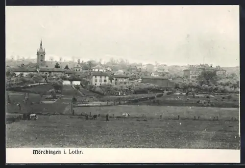 AK Mörchingen i. Lothr., Vue du village avec église et paysage environnant