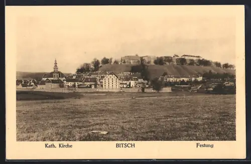 AK Bitsch, Église catholique et forteresse en arrière-plan