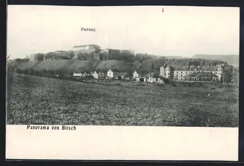 AK Bitsch, Panorama avec vue sur la forteresse et le village environnant
