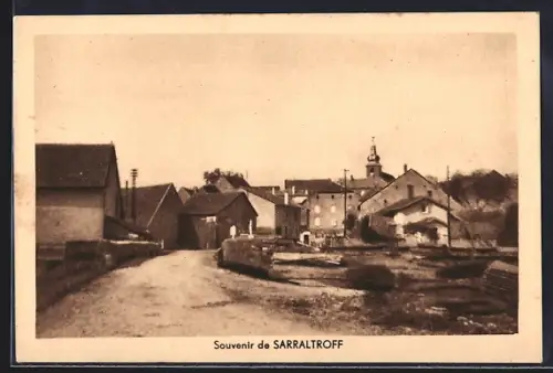 AK Sarraltroff, Souvenir du village avec vue sur les maisons et la rue principale
