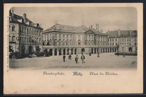 AK Metz, Place du Théâtre avec bâtiments historiques et passants
