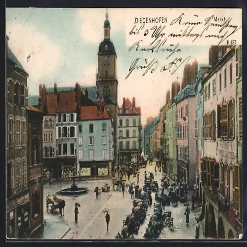 AK Diedenhofen, Vue sur le marché animé avec calèches et fontaine centrale