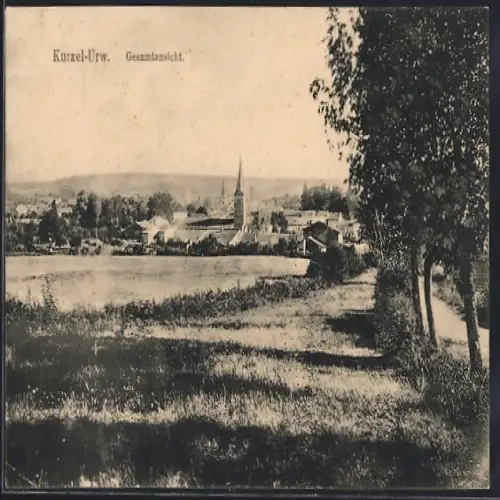 AK Kurzel-Urw., Vue d`ensemble du village et paysage environnant