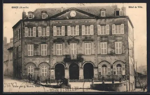 AK Gorze /Moselle, Hôtel de Ville avec horloge sur la facade