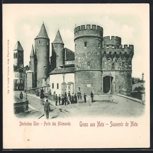 AK Metz, Porte des Allemands avec groupes de personnes sur le pont