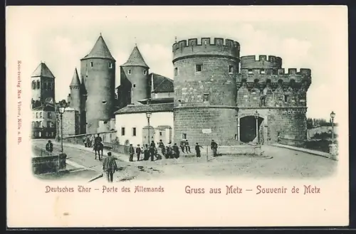 AK Metz, Porte des Allemands avec groupes de personnes sur le pont