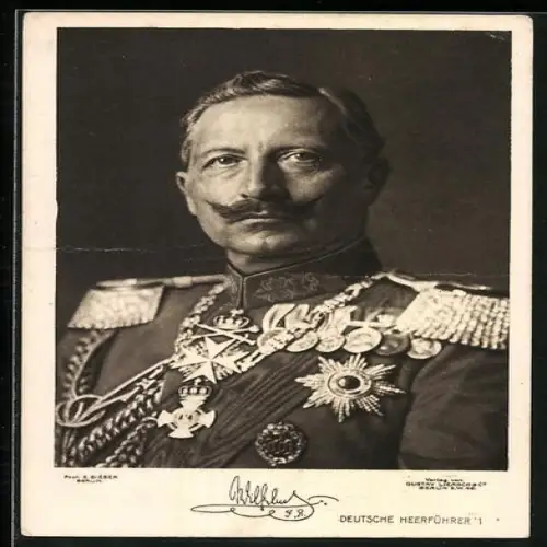 AK Kaiser Wilhelm II. in reich geschmückter Uniformjacke