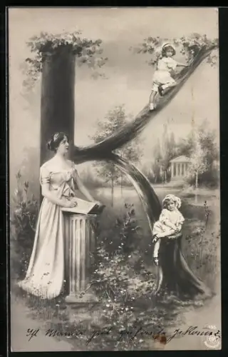 AK Baum verformt zum Buchstaben K, 2 Kinder und Frau mit Heft auf Säule