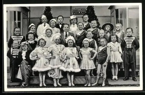 AK C. H. Schäfers Circus-Stadt Liliput, Gruppenaufnahme kleinwüchsiger Artisten, Liliputaner