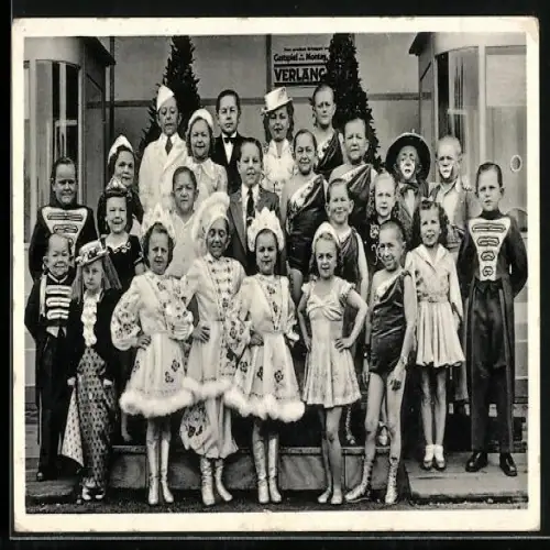 AK C. H. Schäfers Circus-Stadt Liliput, Gruppenaufnahme kleinwüchsiger Artisten, Liliputaner