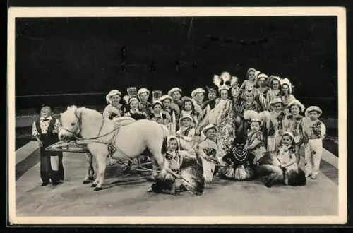 AK Schaefer`s Circus-Stadt Lilliput in München-Solln, Circus-Truppe mit Tänzerinnen, Clown und Akrobaten, Pferd