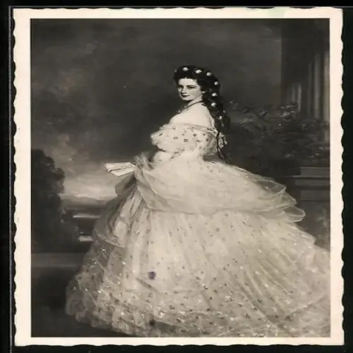 AK Kaiserin Elisabeth (Sissi) von Österreich im eleganten Kleid
