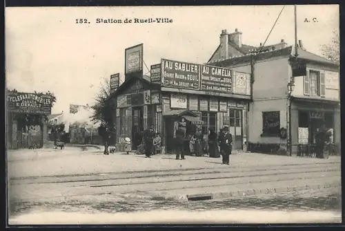 AK Rueil-Ville, Station et commerces animés à proximité