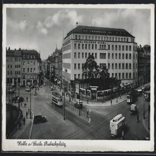 AK Halle a /Saale, Riebeckplatz, Hotel Goldene Kugel, Strassenbahn