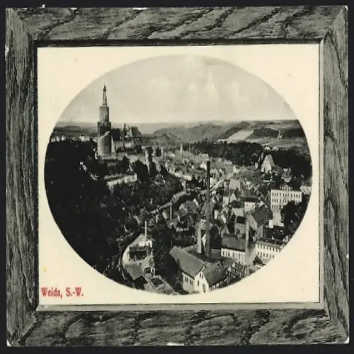 AK Weida / Thür., Ortsansicht aus der Vogelschau, Passepartout mit Holzrahmen