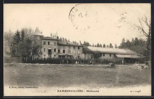 AK Rambervillers, Méthendal, Vue du bâtiment principal entouré d`arbres et de champs