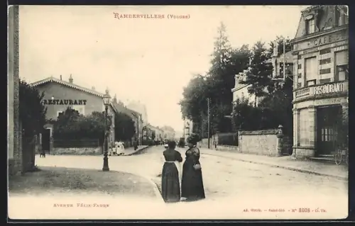AK Rambervillers /Vosges, Avenue Félix-Faure avec café et restaurant