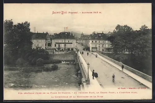 AK Saint-Dié /Vosges, Vue générale de la Place St-Martin, Grand Pont, Cathédrale et Montagne de la Bure