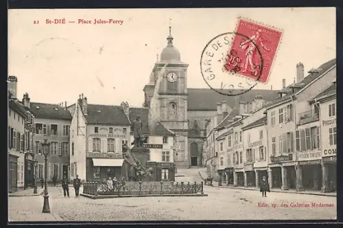 AK St-Dié, Place Jules-Ferry avec statue et bâtiments environnants