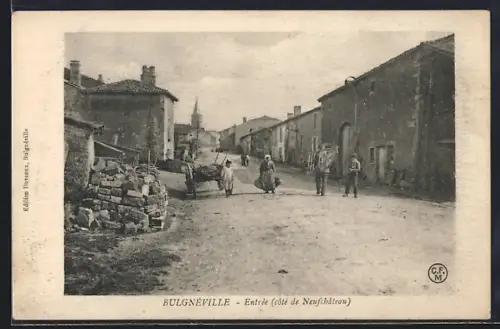 AK Bulgnéville, Entrée, côté de Neufchâteau, avec habitants et charrette sur la route