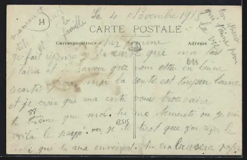 AK Aumontzey /Vosges, Route de Laveline avec des soldats en marche devant des bâtiments