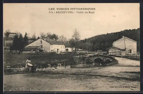 AK Archettes, Vallée du Rupt avec pont et maisons rurales