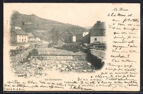 AK La Bresse /Vosges, Les Champions, vue du village avec rivière et collines en arrière-plan