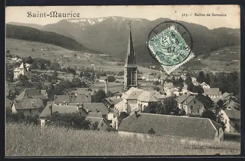 AK Saint-Maurice, Vue sur le village avec l`église et Ballon de Servance en arrière-plan