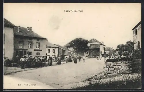 AK Saint-Blaise, Scène de rue animée avec villageois et charrette