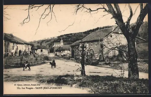 AK Saint-Jean-d`Ormont, Vue du village et de la rue principale avec habitants et maisons anciennes