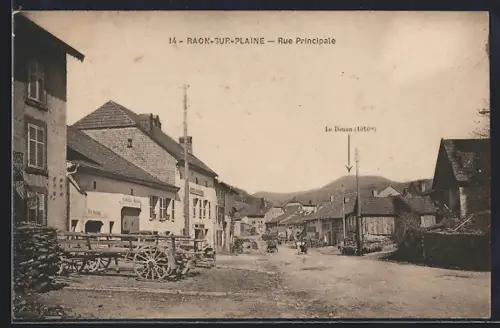 AK Raon-sur-Plaine, Rue Principale avec vue sur le Donon et charrette à cheval