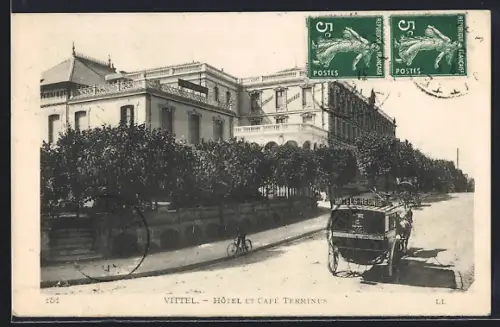 AK Vittel, Hôtel et Café Terminus avec voiture à cheval sur la rue