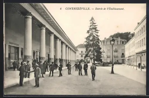 AK Contrexéville, Entrée de l`Établissement avec passants élégants