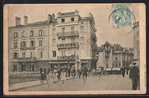 AK Épinal, Rue animée avec magasins Au Printemps et Peiffer