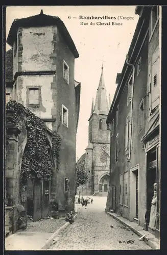 AK Rambervillers /Vosges, Rue du Cheval Blanc avec vue sur l`église
