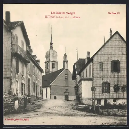 AK Le Tholy, Le Centre avec église et maisons dans les Hautes Vosges
